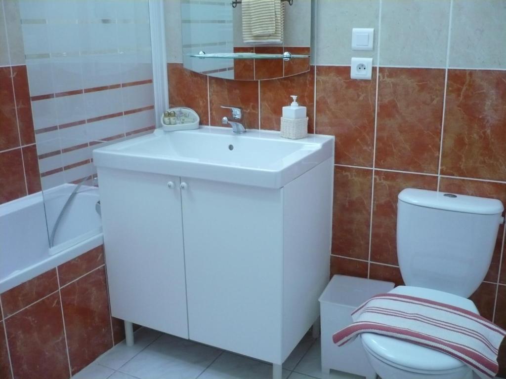 Les Convertigues Montjoire Habitación foto
